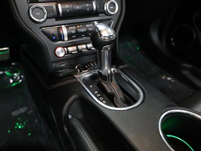 2020 Ford Mustang GT Premium Convertible - Photo 28 - Addison, IL 60101