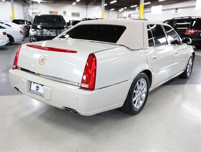 2011 Cadillac DTS Luxury Collection   - Photo 9 - Addison, IL 60101