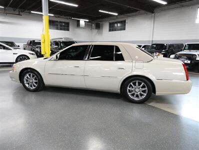 2011 Cadillac DTS Luxury Collection   - Photo 17 - Addison, IL 60101