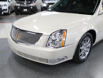 2011 Cadillac DTS Luxury Collection   - Photo 3 - Addison, IL 60101