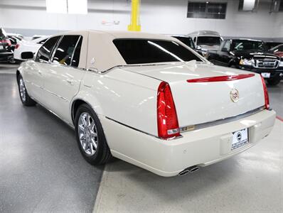 2011 Cadillac DTS Luxury Collection   - Photo 13 - Addison, IL 60101