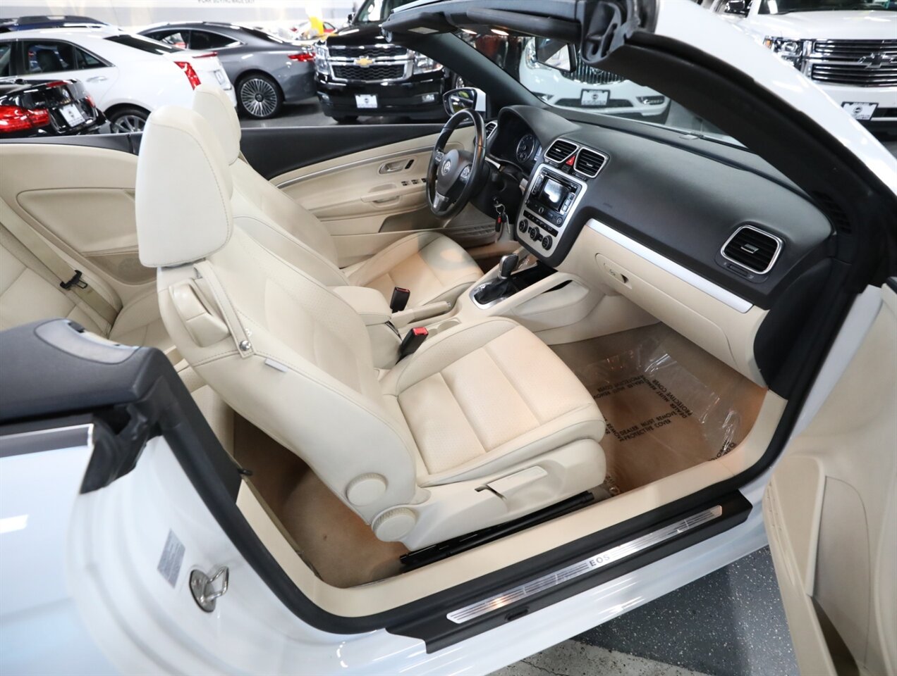 2016 Volkswagen Eos Komfort Edition - Photo 18 - Addison, IL 60101