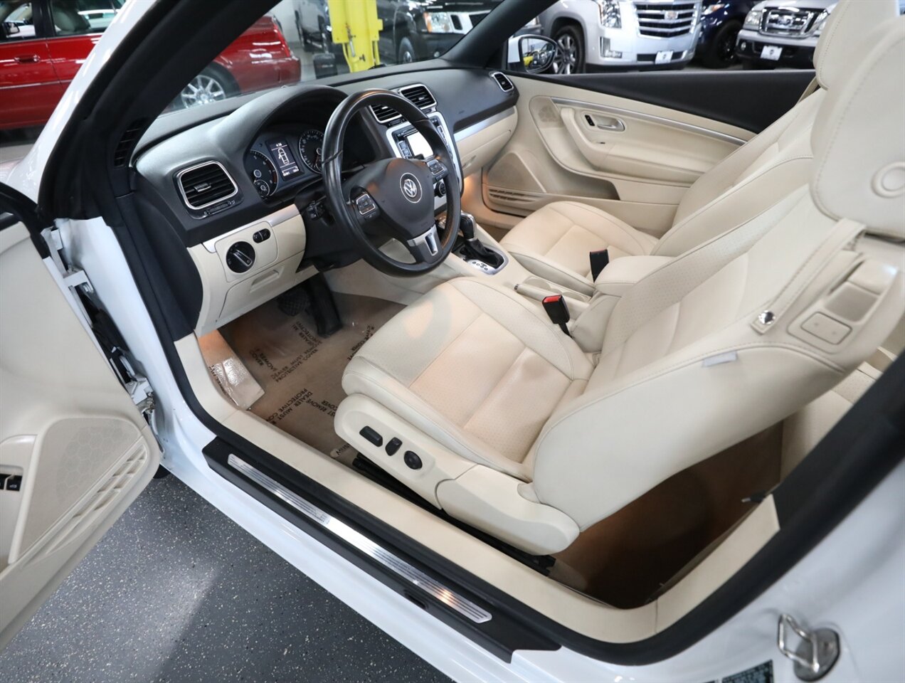 2016 Volkswagen Eos Komfort Edition - Photo 24 - Addison, IL 60101