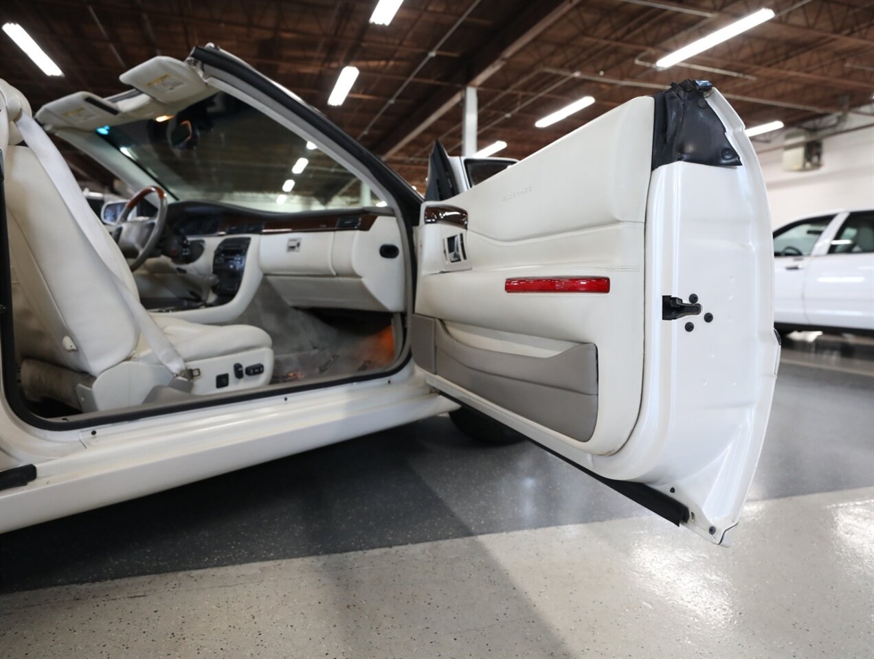 2002 Cadillac Eldorado ESC Convertible - Photo 17 - Addison, IL 60101