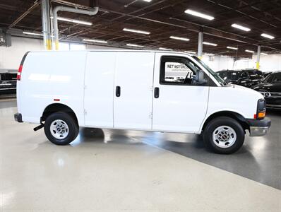 2015 GMC Savana 2500 Cargo Van   - Photo 8 - Addison, IL 60101