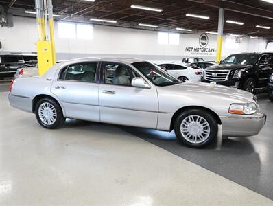 2011 Lincoln Town Car Signature Limited   - Photo 8 - Addison, IL 60101