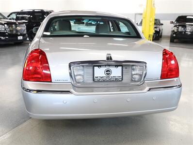 2011 Lincoln Town Car Signature Limited   - Photo 10 - Addison, IL 60101