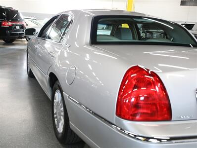 2011 Lincoln Town Car Signature Limited   - Photo 13 - Addison, IL 60101