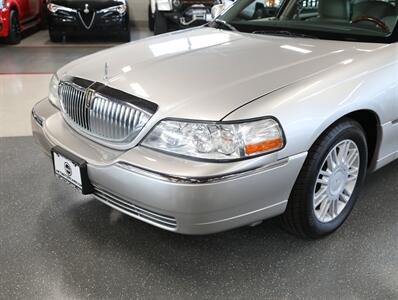 2011 Lincoln Town Car Signature Limited   - Photo 3 - Addison, IL 60101