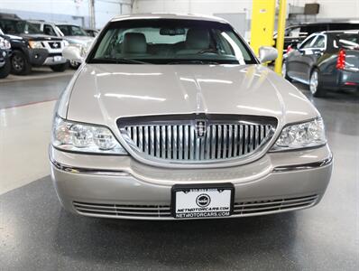 2011 Lincoln Town Car Signature Limited   - Photo 6 - Addison, IL 60101