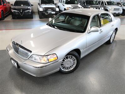 2011 Lincoln Town Car Signature Limited   - Photo 2 - Addison, IL 60101