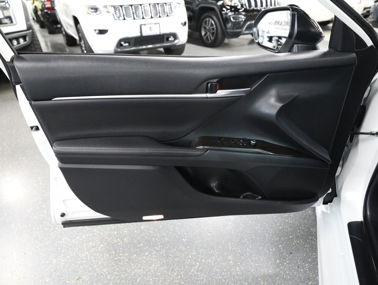 2021 Toyota Camry XSE - Photo 27 - Addison, IL 60101