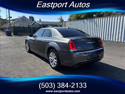 2018 Chrysler 300 Series Limited   - Photo 4 - Portland, OR 97266