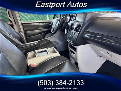 2014 Chrysler Town & Country Touring   - Photo 9 - Portland, OR 97266