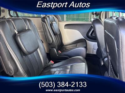 2014 Chrysler Town & Country Touring   - Photo 13 - Portland, OR 97266