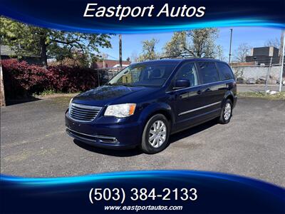 2014 Chrysler Town & Country Touring   - Photo 2 - Portland, OR 97266