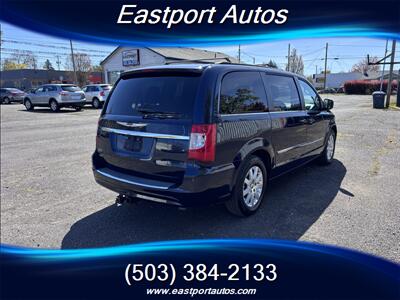 2014 Chrysler Town & Country Touring   - Photo 5 - Portland, OR 97266