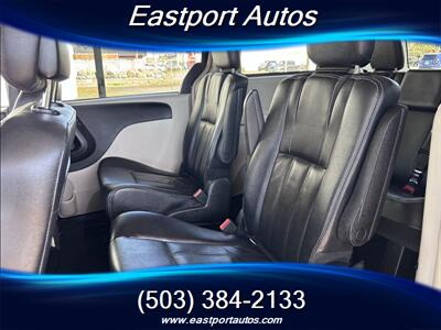 2014 Chrysler Town & Country Touring   - Photo 12 - Portland, OR 97266