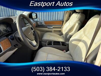 2008 Chrysler Town & Country Limited   - Photo 9 - Portland, OR 97266