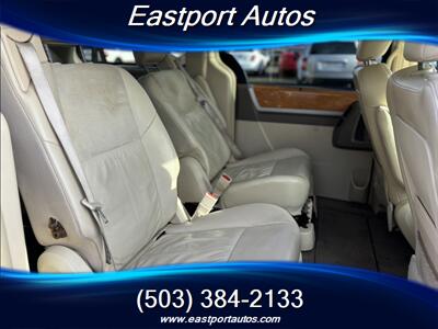 2008 Chrysler Town & Country Limited   - Photo 12 - Portland, OR 97266