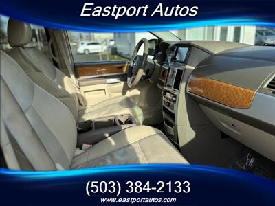 2008 Chrysler Town & Country Limited   - Photo 10 - Portland, OR 97266