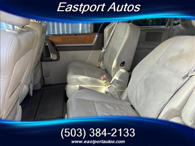 2008 Chrysler Town & Country Limited   - Photo 11 - Portland, OR 97266