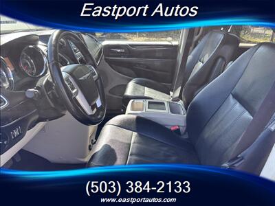 2016 Chrysler Town & Country Touring   - Photo 9 - Portland, OR 97266