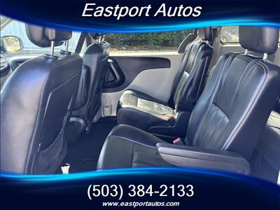 2016 Chrysler Town & Country Touring   - Photo 11 - Portland, OR 97266