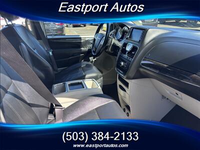 2016 Chrysler Town & Country Touring   - Photo 10 - Portland, OR 97266