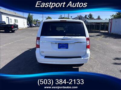 2016 Chrysler Town & Country Touring   - Photo 8 - Portland, OR 97266