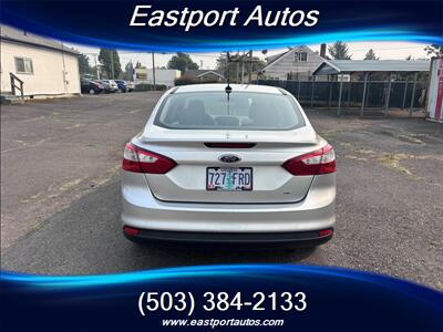 2012 Ford Focus SE   - Photo 8 - Portland, OR 97266