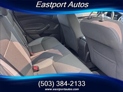 2012 Ford Focus SE   - Photo 11 - Portland, OR 97266