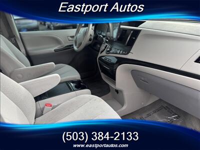 2013 Toyota Sienna LE 7-Passenger Auto   - Photo 10 - Portland, OR 97266