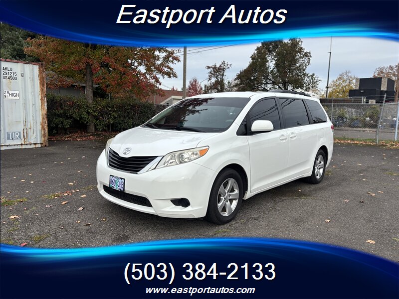 2013 Toyota Sienna LE 7-Passenger Auto Access Seat  
