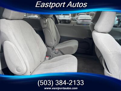 2013 Toyota Sienna LE 7-Passenger Auto   - Photo 12 - Portland, OR 97266