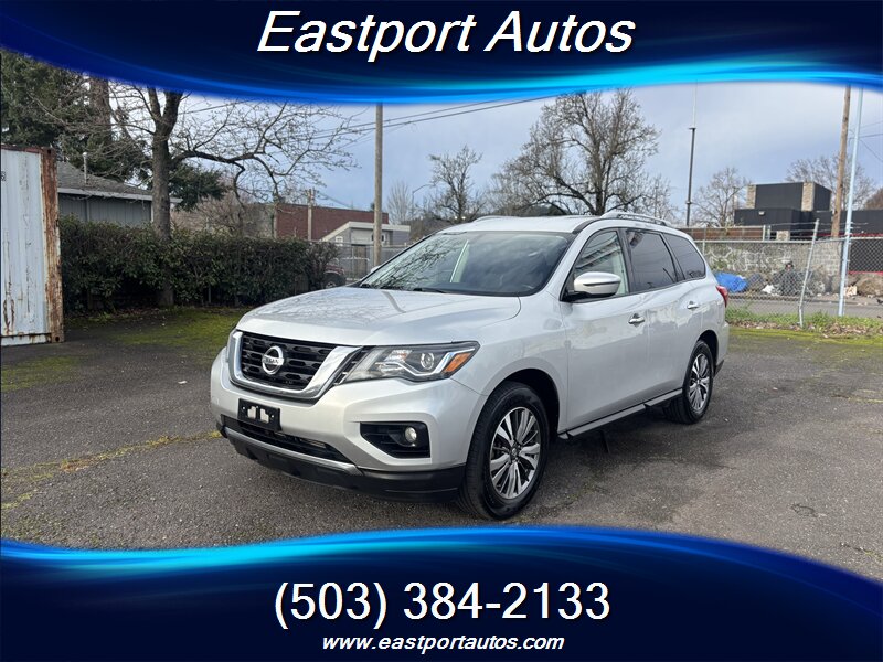 2019 Nissan Pathfinder SV's photo