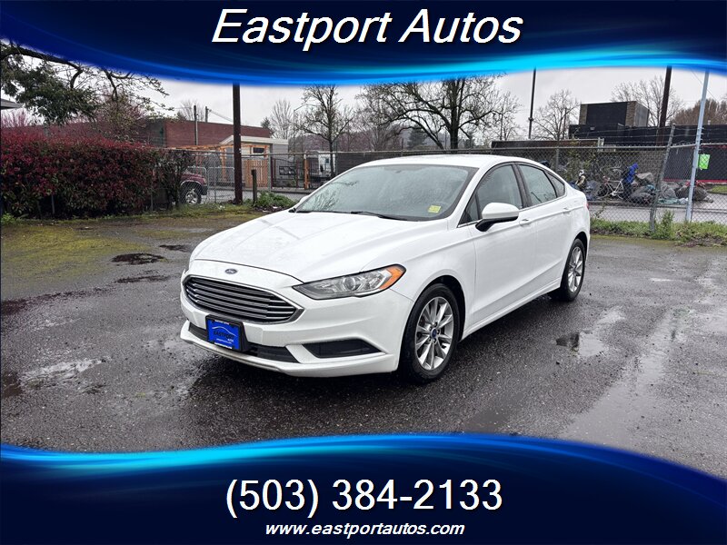 2017 Ford Fusion SE   - Photo 1 - Portland, OR 97266