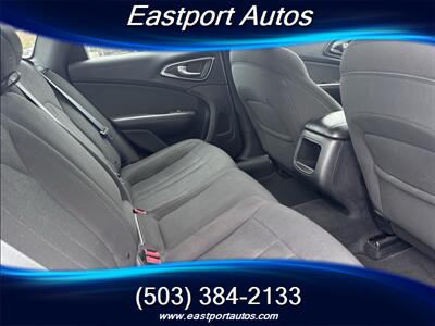 2016 Chrysler 200 Limited   - Photo 11 - Portland, OR 97266