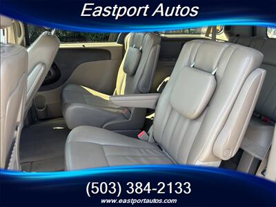 2015 Chrysler Town & Country Touring-L   - Photo 11 - Portland, OR 97266