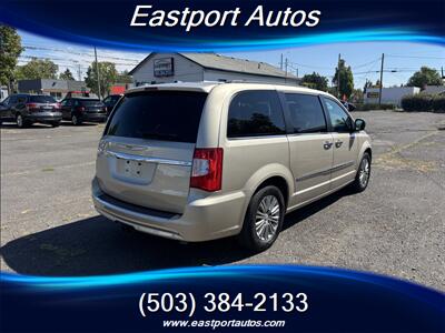 2015 Chrysler Town & Country Touring-L   - Photo 5 - Portland, OR 97266