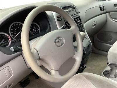 2008 Toyota Sienna CE 7-Passenger   - Photo 20 - Crest Hill, IL 60403