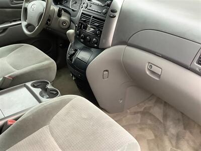 2008 Toyota Sienna CE 7-Passenger   - Photo 28 - Crest Hill, IL 60403