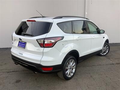 2017 Ford Escape SE   - Photo 4 - Crest Hill, IL 60403