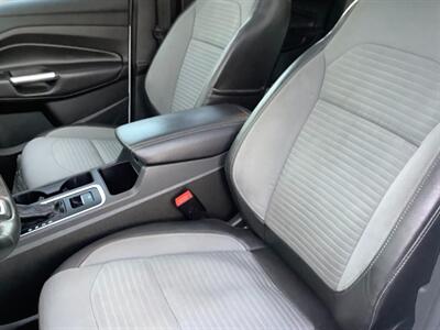 2017 Ford Escape SE   - Photo 11 - Crest Hill, IL 60403