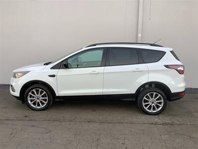 2017 Ford Escape SE   - Photo 2 - Crest Hill, IL 60403
