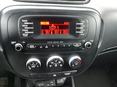 2015 Kia Soul + - Photo 16 - Crest Hill, IL 60403