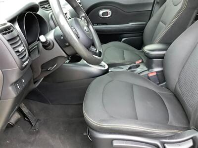 2015 Kia Soul + - Photo 12 - Crest Hill, IL 60403