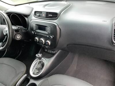 2015 Kia Soul + - Photo 28 - Crest Hill, IL 60403