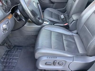 2005 Volkswagen Jetta 2.5   - Photo 12 - Crest Hill, IL 60403