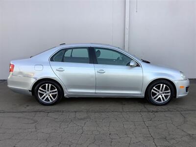 2005 Volkswagen Jetta 2.5   - Photo 7 - Crest Hill, IL 60403